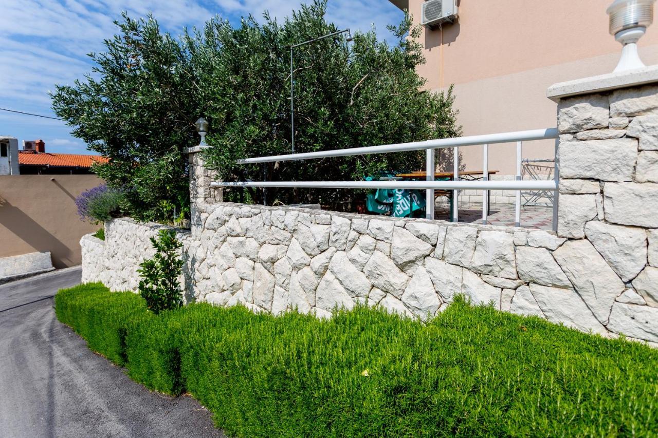 Apartments Iva Brstilo Omis Exterior photo